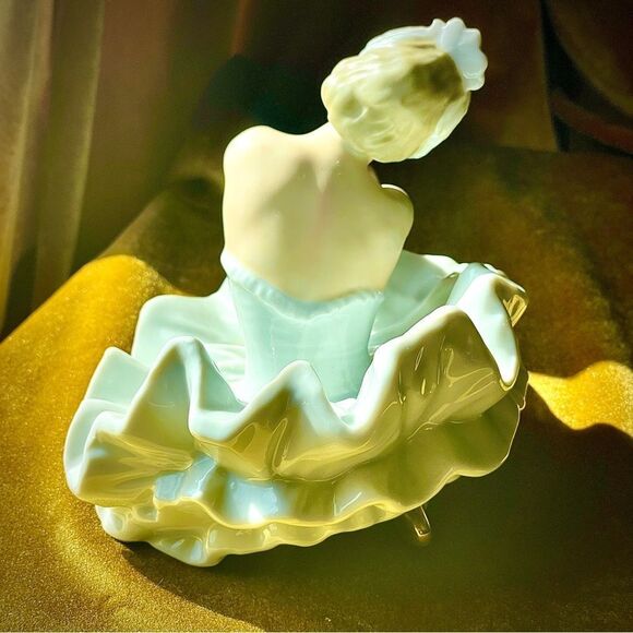 ♥️ Elegant Porcelain Ballerina Figurine, Vintage - Picture 7 of 13